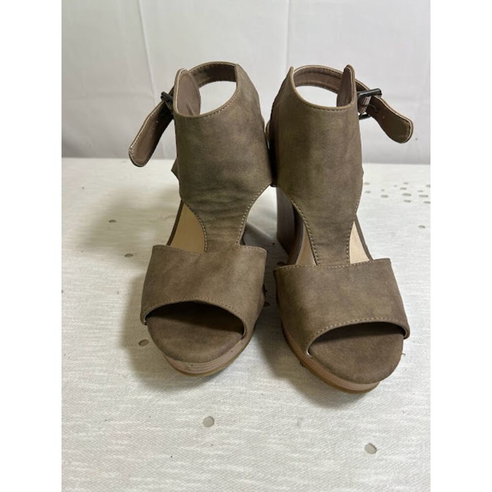 Maurices Women's Wedges platform Size9m Tan